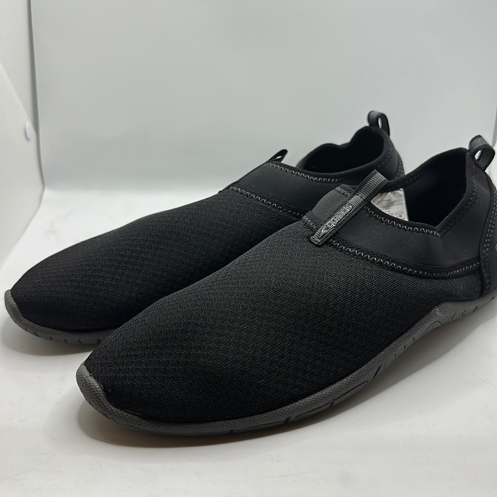 SPEEDO MENS 14Black Watershoes Like new
